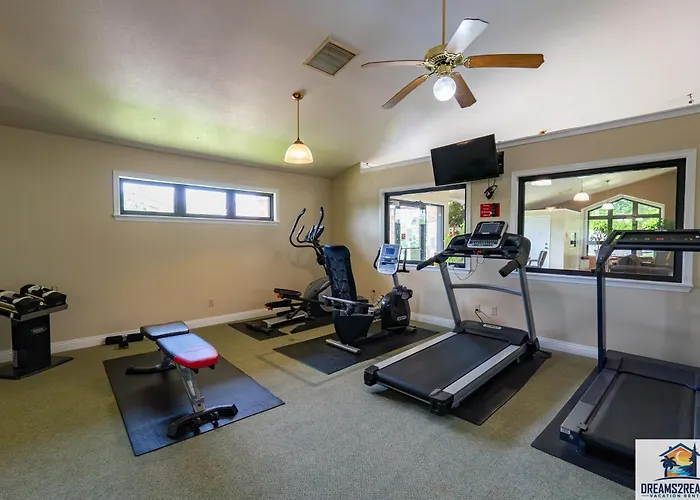 2Br Penthouse Condo - 2 Pools - Close To The Strip - Free Tickets Included - Fhc-24